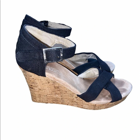Toms wedges size 7 1/2 wide black - Picture 1 of 5